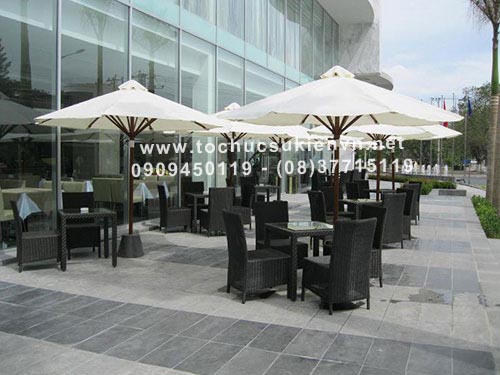 Các mẫu dù che ngoài trời thông dụng cho quán café 2 Các mẫu dù che ngoài trời thông dụng cho quán café 2