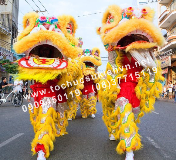 Vì sao phải múa lân khai trương 2 Vì sao phải múa lân khai trương 2