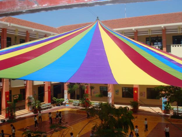 Cho thuê dù tròn màu sắc hấp dẫn