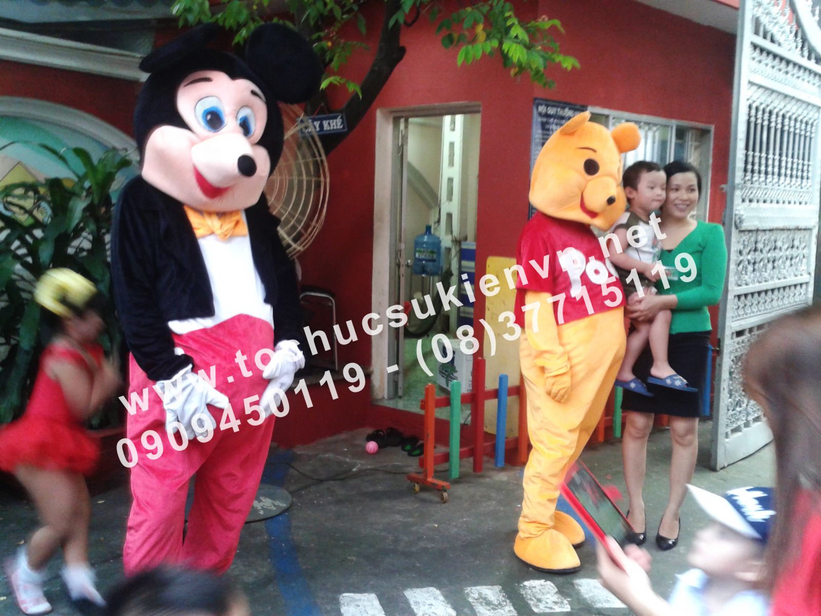 Cho thuê mascot gấu pooh, chuột micky Ngàn Thông