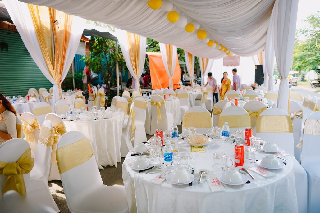 Mẫu bàn tròn kết hợp ghế banquet sang trọng 