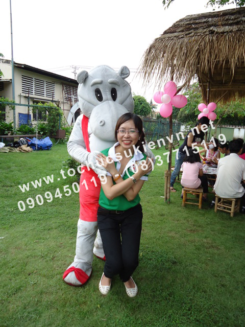 Cho thuê mascot gấu pooh, chuột micky