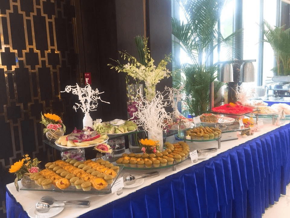 thuê bàn buffet