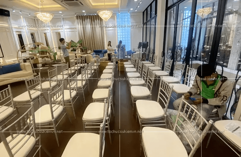 Cho thuê bàn ghế sự kiện tiffany giá rẻ