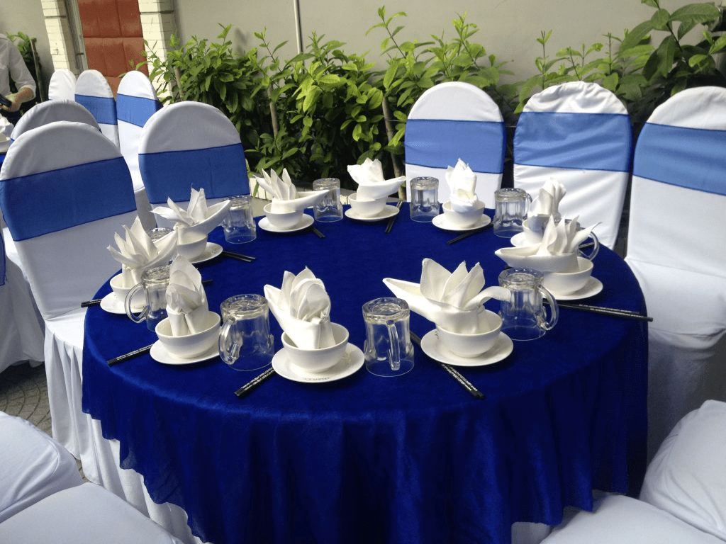 Ngàn Thông cung cấp đa dạng các loại cao cấp như bàn ghế đôn inox, bàn ghế tựa bọc nơ, bàn ghế Tiffany,...