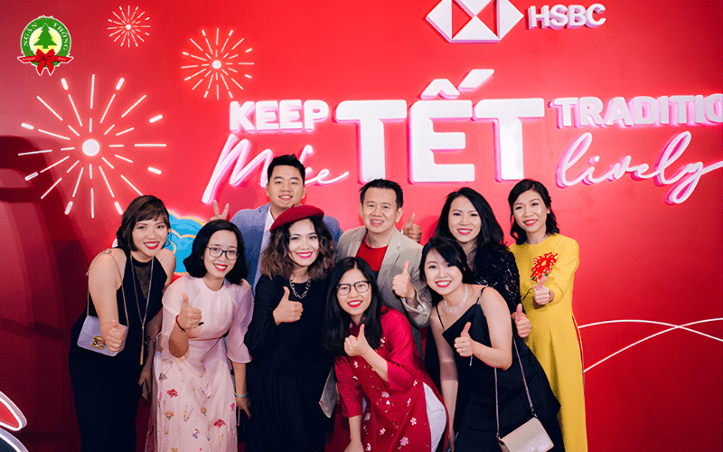 Kịch bản MC tất niên cuối năm: Mẫu dẫn ấn tượng, chuyên nghiệp