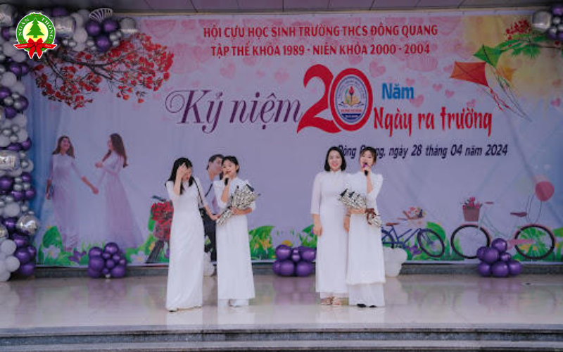 Chuẩn bị nhân sự và lời dẫn chương trình họp lớp