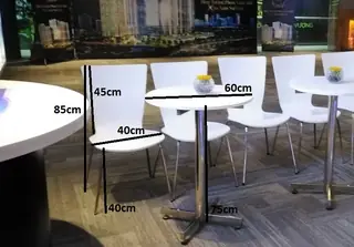 Ghế gỗ uốn trắng, lưng hình vuông