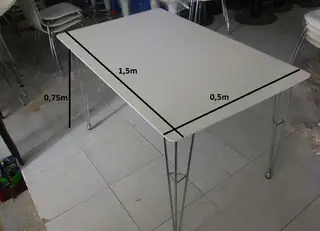 Bàn 0.5m x 1.5m, cao 0.75m