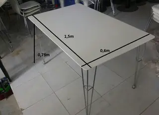 Bàn 0.6m x 1.5m, cao 0.75m