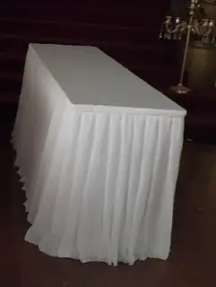 Bàn 0.6m x 1.5m, cao 0.75m