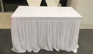 Bàn 0.5m x 1.5m, cao 0.75m