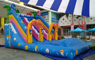 Nhà hơi trượt nước hoặc trượt banh