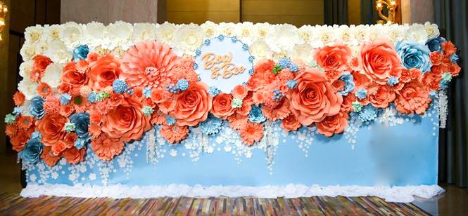 Thiết kế backdrop hoa giấy cho tiệc cưới