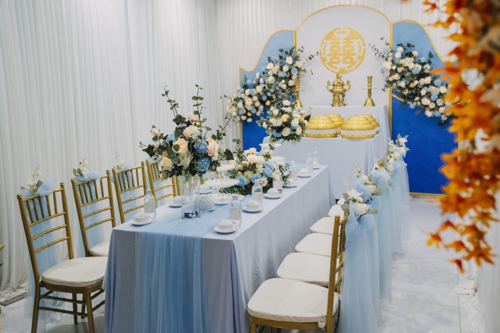 Mẫu bàn chữ nhật kết hợp ghế tiffany cổ điển