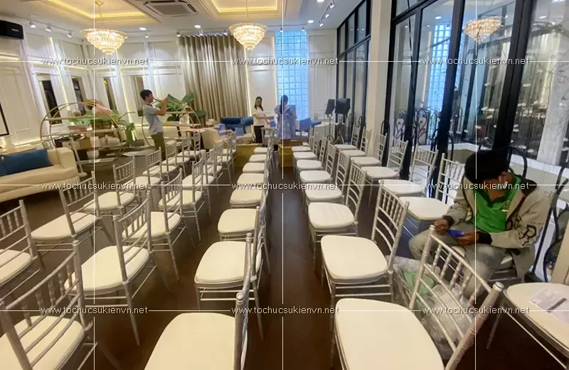 Cho thuê bàn ghế sự kiện tiffany giá rẻ 