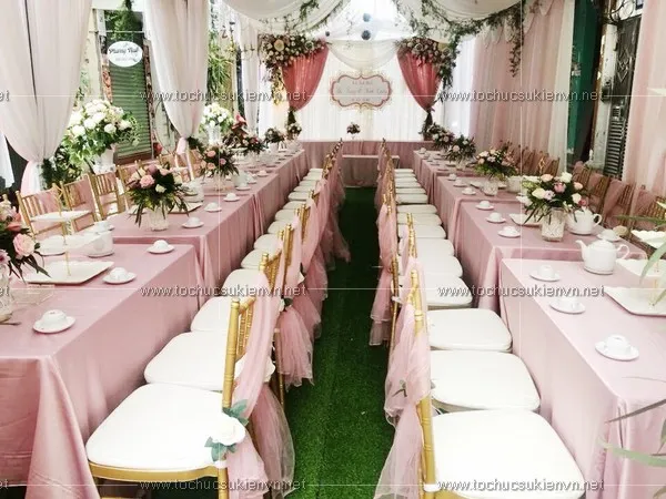 Ghế tiffany sang trọng buộc khăn phía sau màu hồng cực đẹp