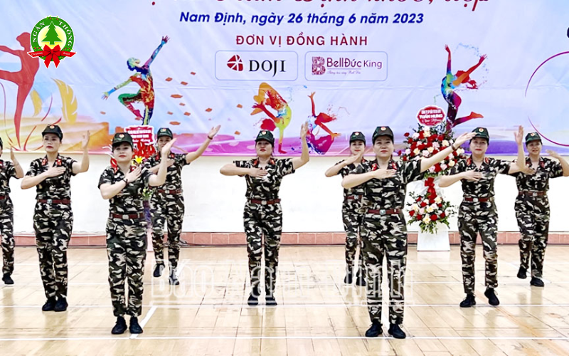 Sân khấu sôi động với những tiết mục hấp dẫn nhờ kịch bản chương trình giao lưu dân vũ khoa học