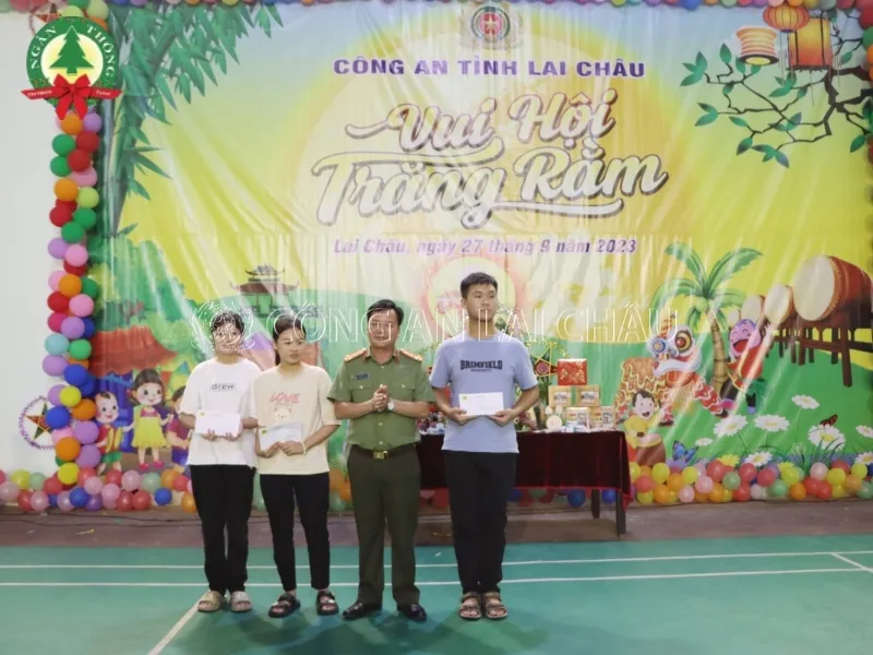 tổ chức trung thu cho con em cán bộ