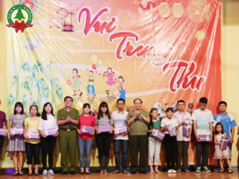 tổ chức trung thu cho con em cán bộ