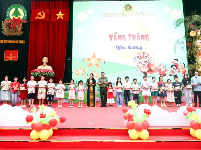 tổ chức trung thu cho con em cán bộ
