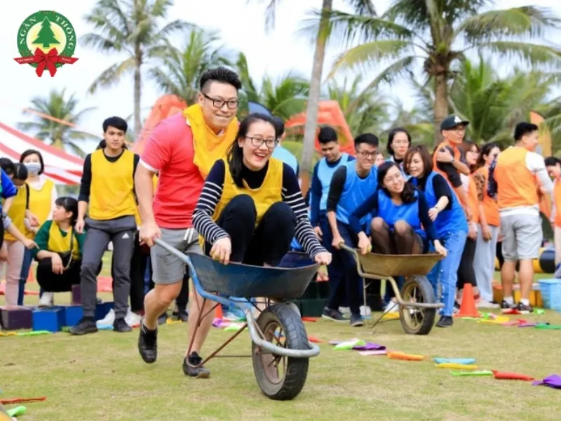 trò chơi hoạt náo ngoài trời