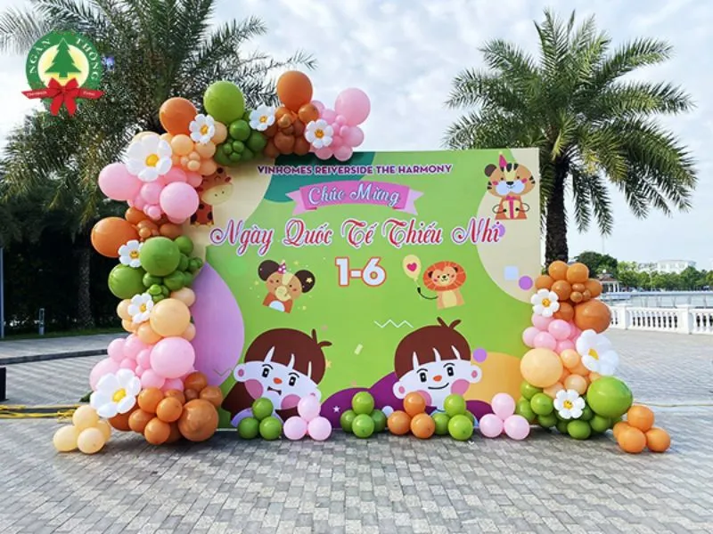 trang trí sân khấu bằng bong bóng