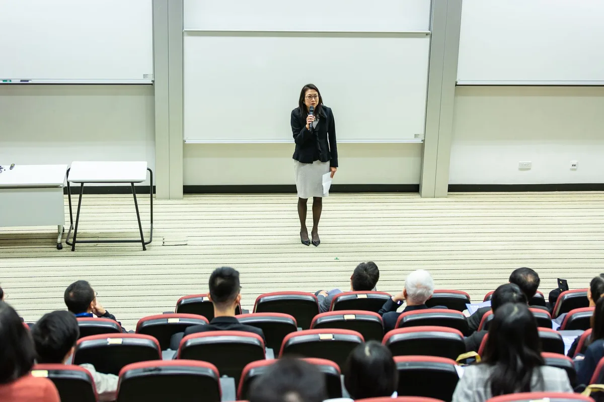 Bản lĩnh xử lý các tình huống phát sinh trên sân khấu Bản lĩnh xử lý các tình huống phát sinh trên sân khấu