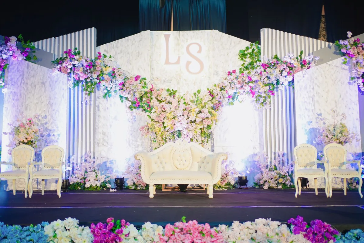 Hướng dẫn đưa slogan khởi nghiệp lên backdrop và sân khấu lễ ra mắt